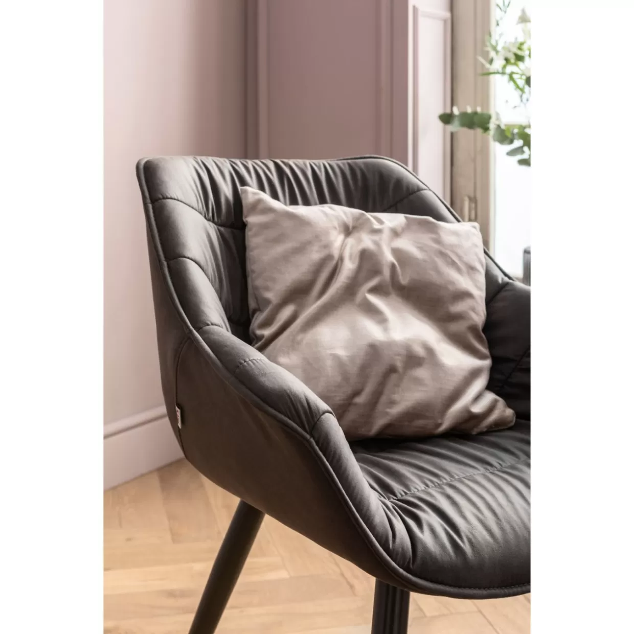 Poltrona Thelma con design contemporaneo | Sedute ergonomiche KARE Collection