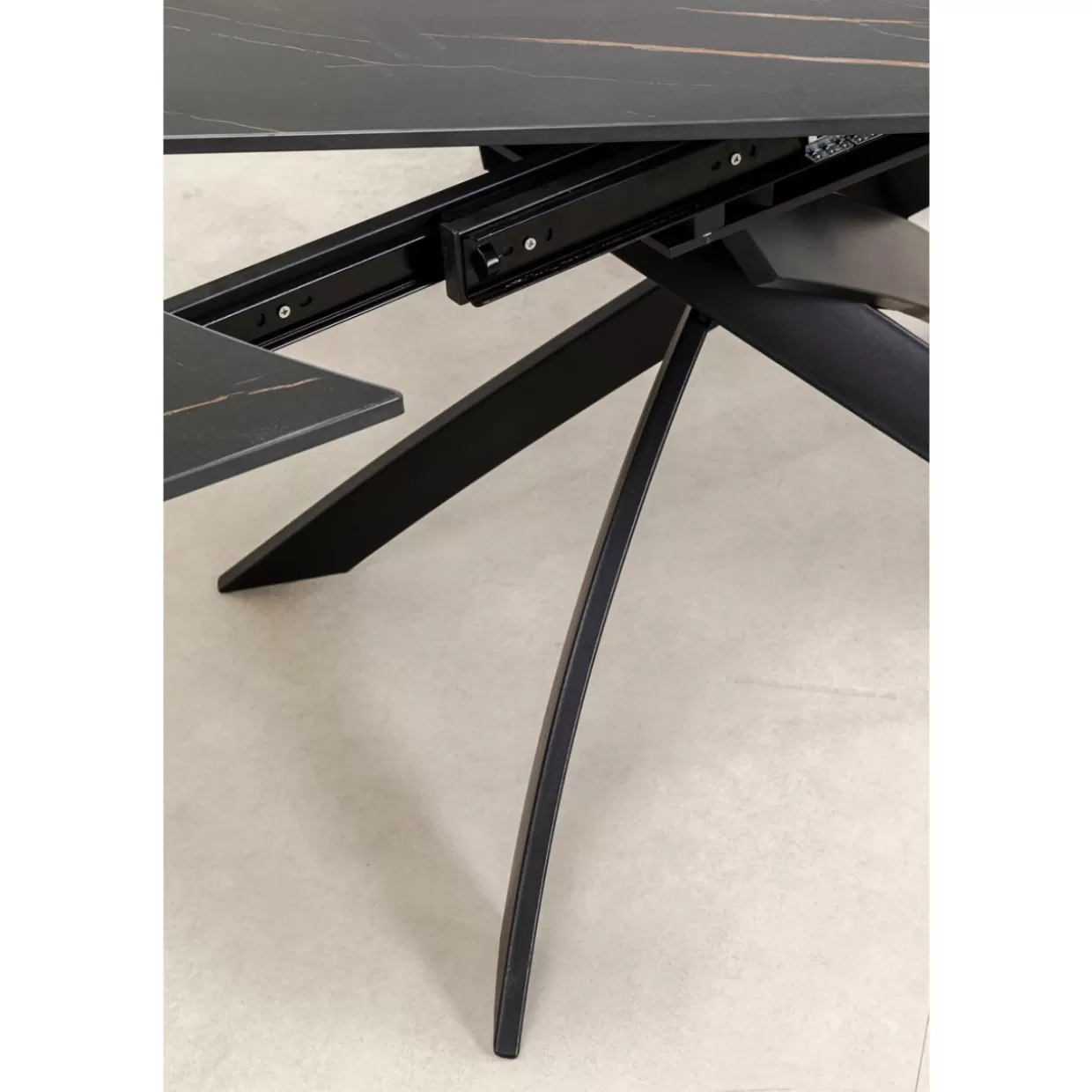 KARE Design Tavolo Estensibile Twist - Nero Elegante, Dimensioni 120 cm (espandibile a 180) x 90 cm, Soluzione Pratica per Spazi Dinamici
