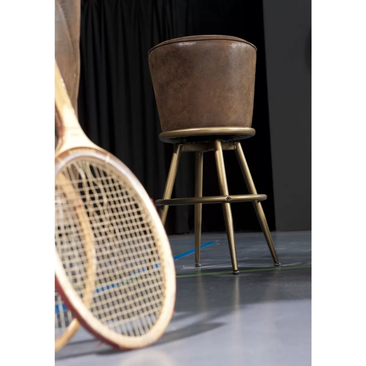Panche e sgabelli da bar KARE Design - Collezione Lady Rock con dettagli retrò 

Accoppiata versatile: panche lounge e sgabelli alti KARE in stile vintage rock femminile 

Eleganti complementi da bar KARE Design con ispirazioni Lady Rock anni '50 per ambienti raffinati