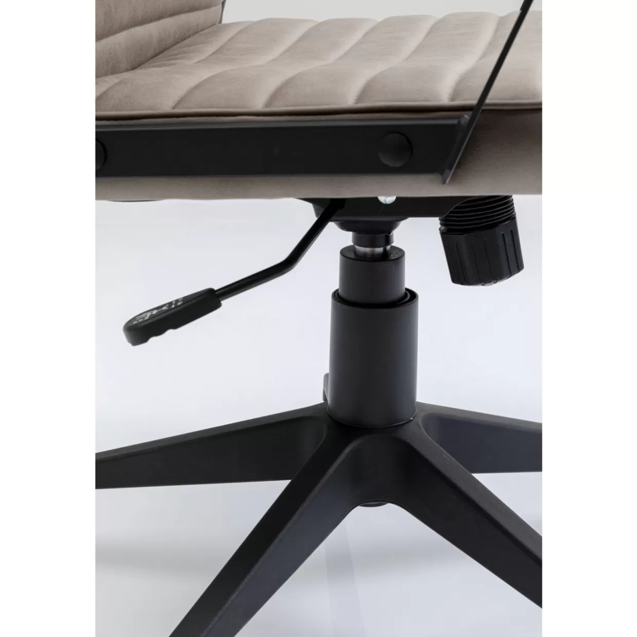 Sedia Ufficio Girevole Labora con Design by KARE - Linea Pebble per Comfort Professionale