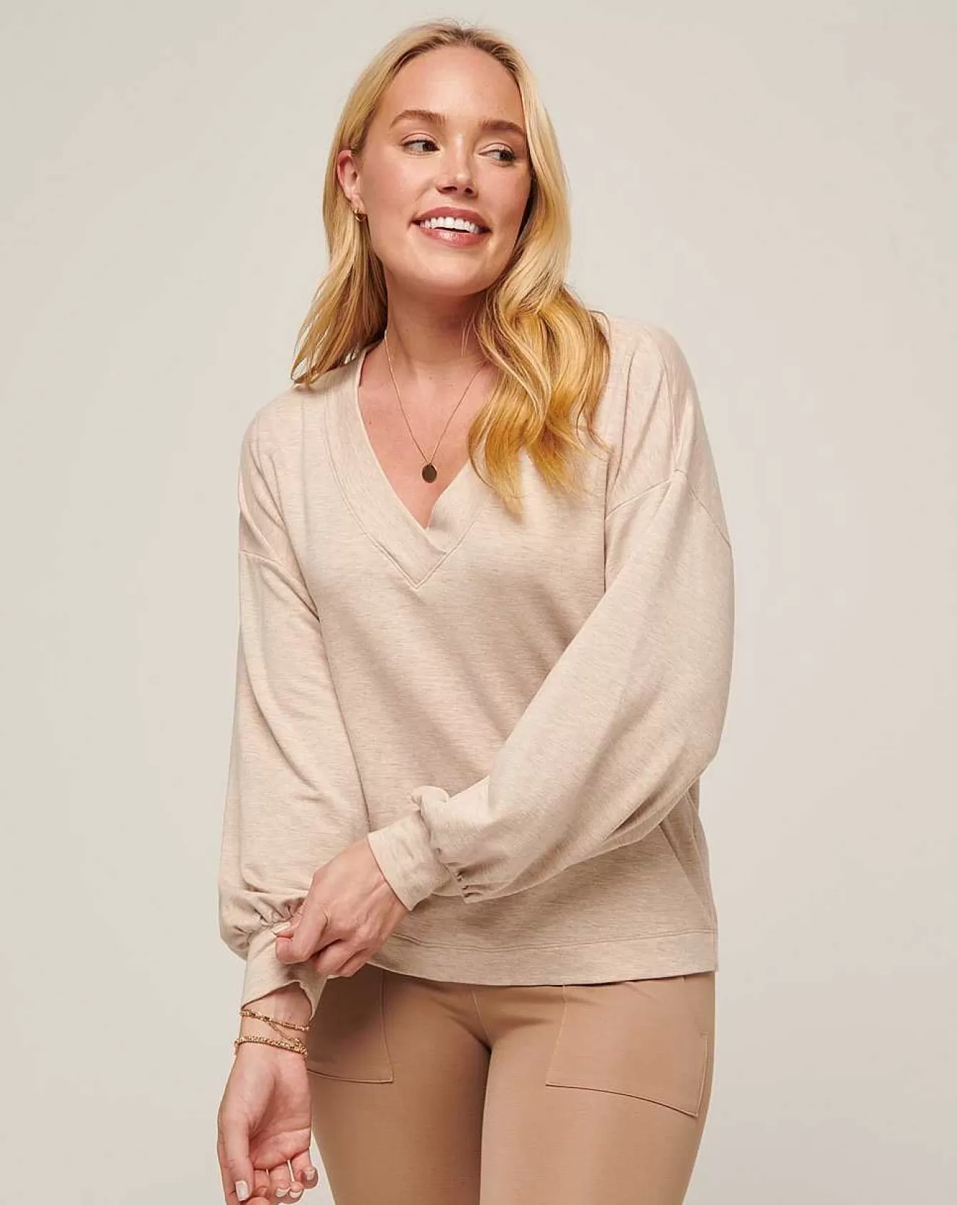 Promozione imperdibile: Maglia con Scollo a V in Tessuto Spugna Cloud - Comfort Premium per Look Casual | Abbigliamento Donna in Offerta