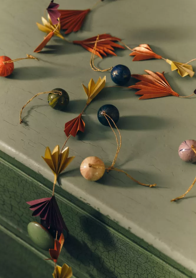 Ghirlanda Elegante in Carta a Petali con Effetto Concertina - Decorazioni Natalizie Fatte a Mano per Atmosfere Festive, Confezione Regalo Ideale per Alberi e Ambienti