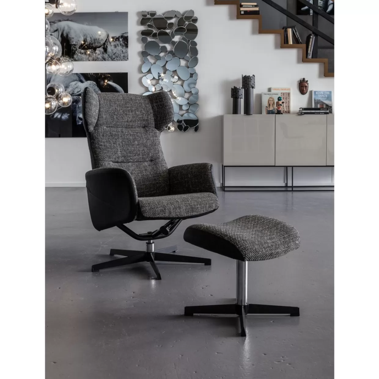 KARE Design Poltrona Moderna con Pouf - Modello Ohio in Tessuto Grigio Salempepe per Soggiorno Accogliente