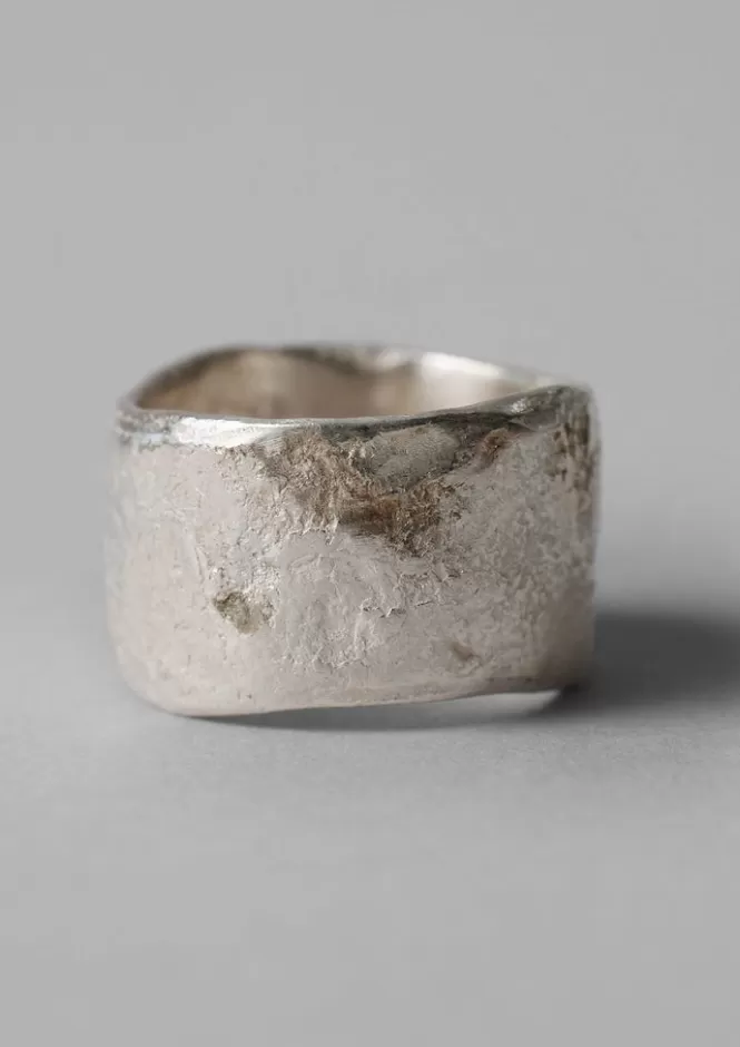 Anello artistico in rocce naturali Emily Nixon - Gioiello scultoreo femminile edizione limitata