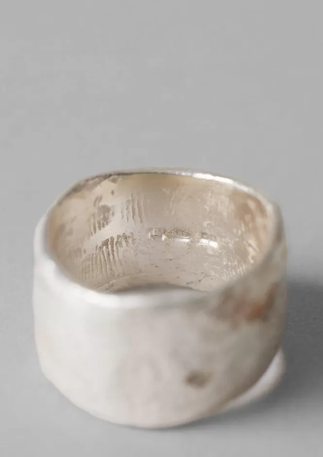 Anello artistico in rocce naturali Emily Nixon - Gioiello scultoreo femminile edizione limitata