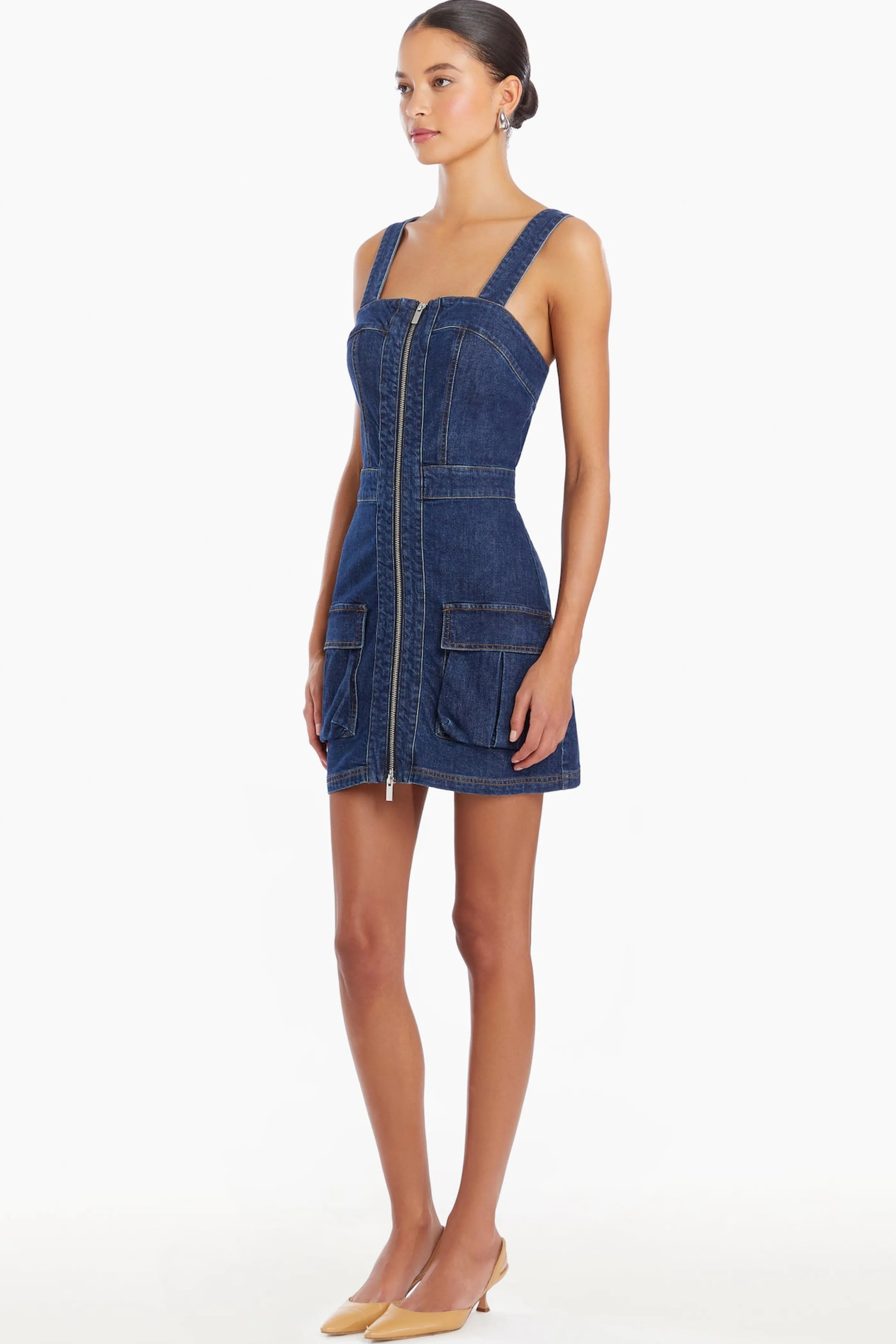 Vestito Denim Gage Blu Scuro con Ricami Primavera 2024 - Modello Amanda Uprichard Elegante Stile Casual Chic