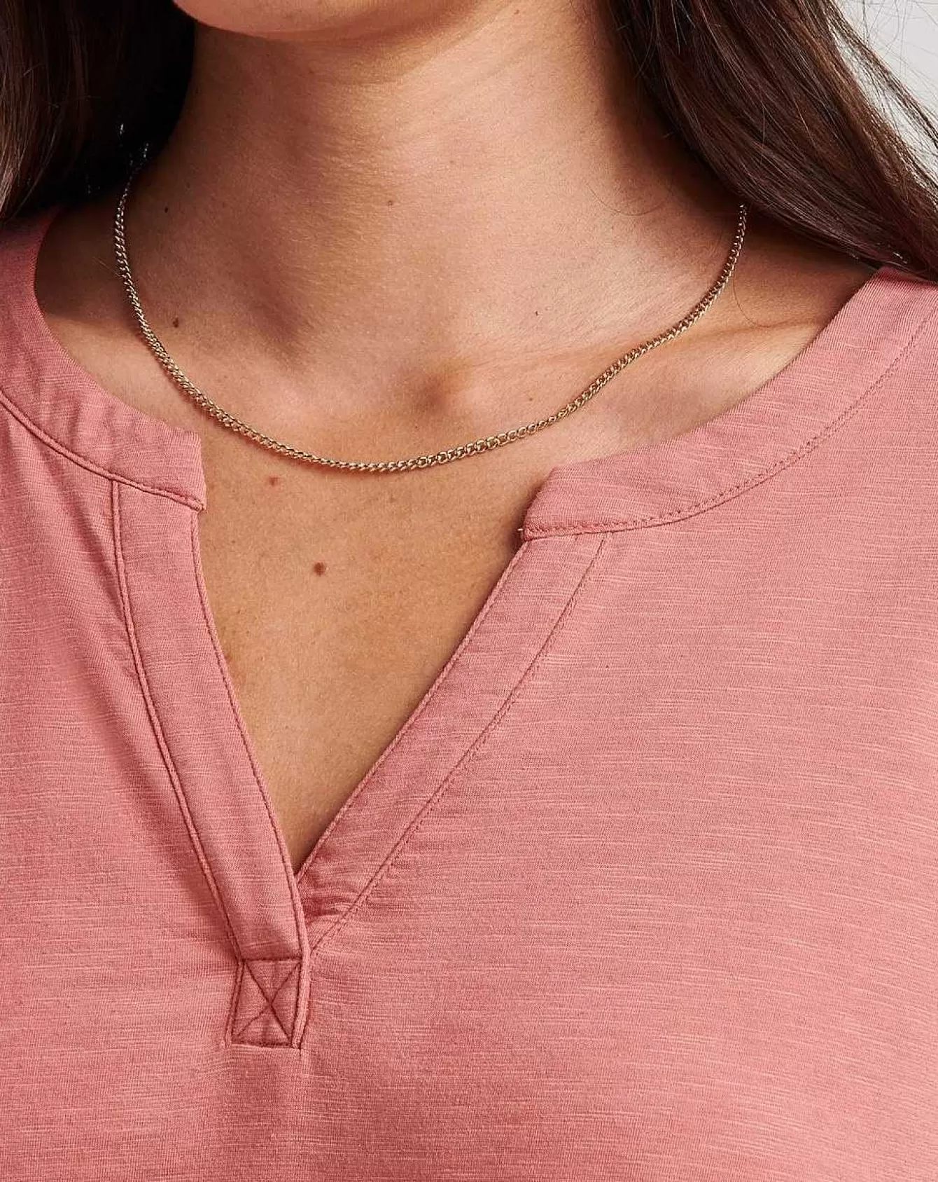 1. Maglie e Tops Coordinati per una Serata Indimenticabile con le Amiche  
2. Look da Sogno per Uscire con le Ragazze: T-Shirt e Canottiere Trendy  
3. Abbinamenti Perfetti per le Notti in Città - Collezione Top da Donna  
4. Outfit Divertenti per le Serate tra Migliori Amiche: Scelte Comode e Alla Moda  
5. T-Shirt Accattivanti e Canotte Coordinate - Il Must Have per le Avventure Notturne con le Compagne