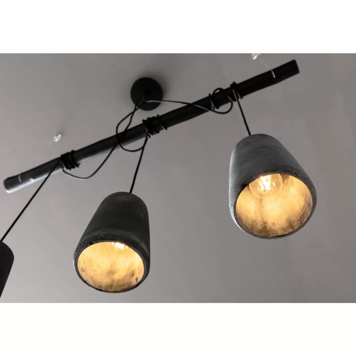 Lampada a Sospensione KARE Design - Cemento Nero per Tavolo da Pranzo, Modello Tre con Design Industriale