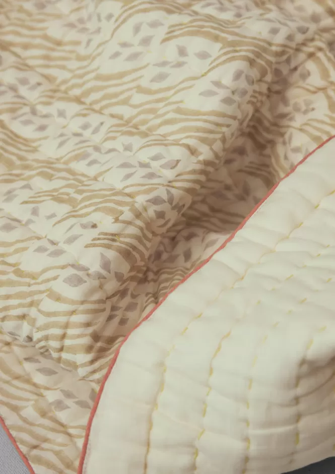 Coperta Artigianale in Cotone con Stampa Tradizionale 'Raccolto Pregiato' - Trapunta Confortevile e Plaid Eleganti per la Casa