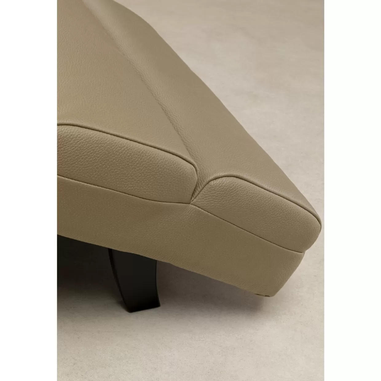 Divano Design Liege Balou in Ecopelle Verde Oliva 190 cm - KARE Collection 

Sofà Moderno Balou con Rivestimento Sostenibile 190 cm | Collezione KARE Design 

Divano a 2 Posti Liege Balou - Ecopelle Verde Militare 190 cm by KARE Italia 

PoliDivano Balou Design Scandinavo | Rivestimento Verde Oliva 190 cm - KARE Home 

Modular Sofa Liege Balou in Pelle Rigenerata 190 cm | Collezione Esclusiva KARE