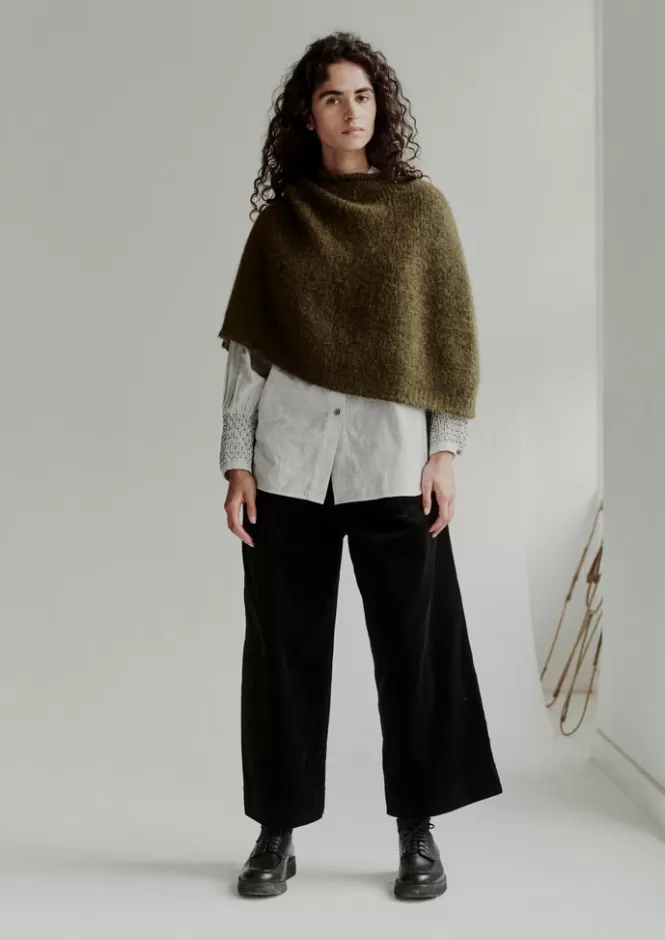 Poncho Invernale in Morbido Mistolana Alpaca - Completo Accessori con Sciarpa e Cappello Eleganti | Maglieria Donna per Sfoggiare Stile e Calore 

Promozione lampo su capi lavorati a mano - Set premaman in filato pregiato con guanti coordinati | Abbigliamento invernale femminile confezionato con cura artigianale