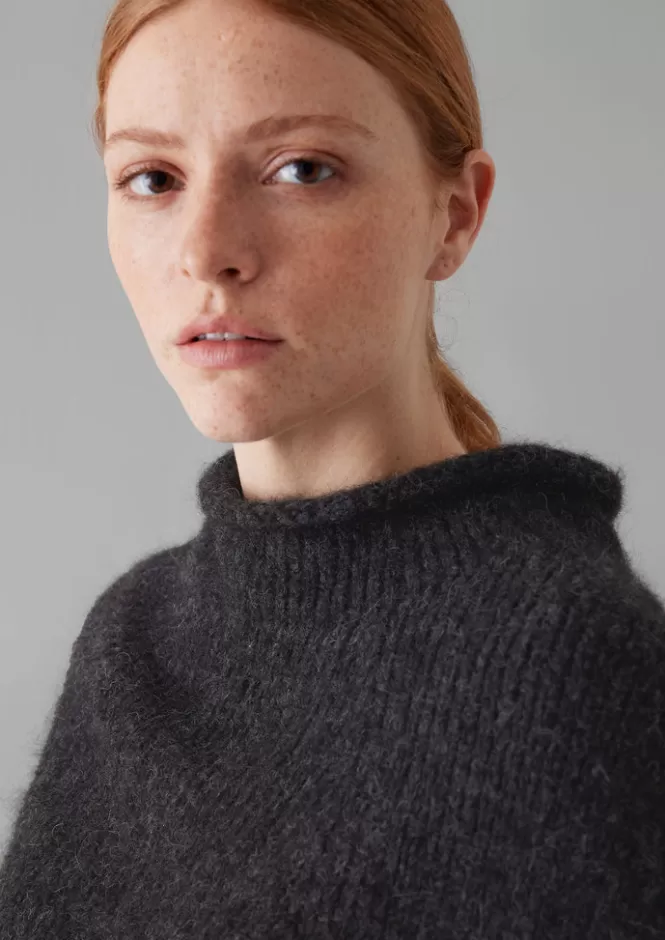 Sciarpa Poncho Bohémien in Filato di Alpaca - Accessori Invernali Donna con Cappello Coordinato e Guanti Morbidi | Maglieria Artigianale