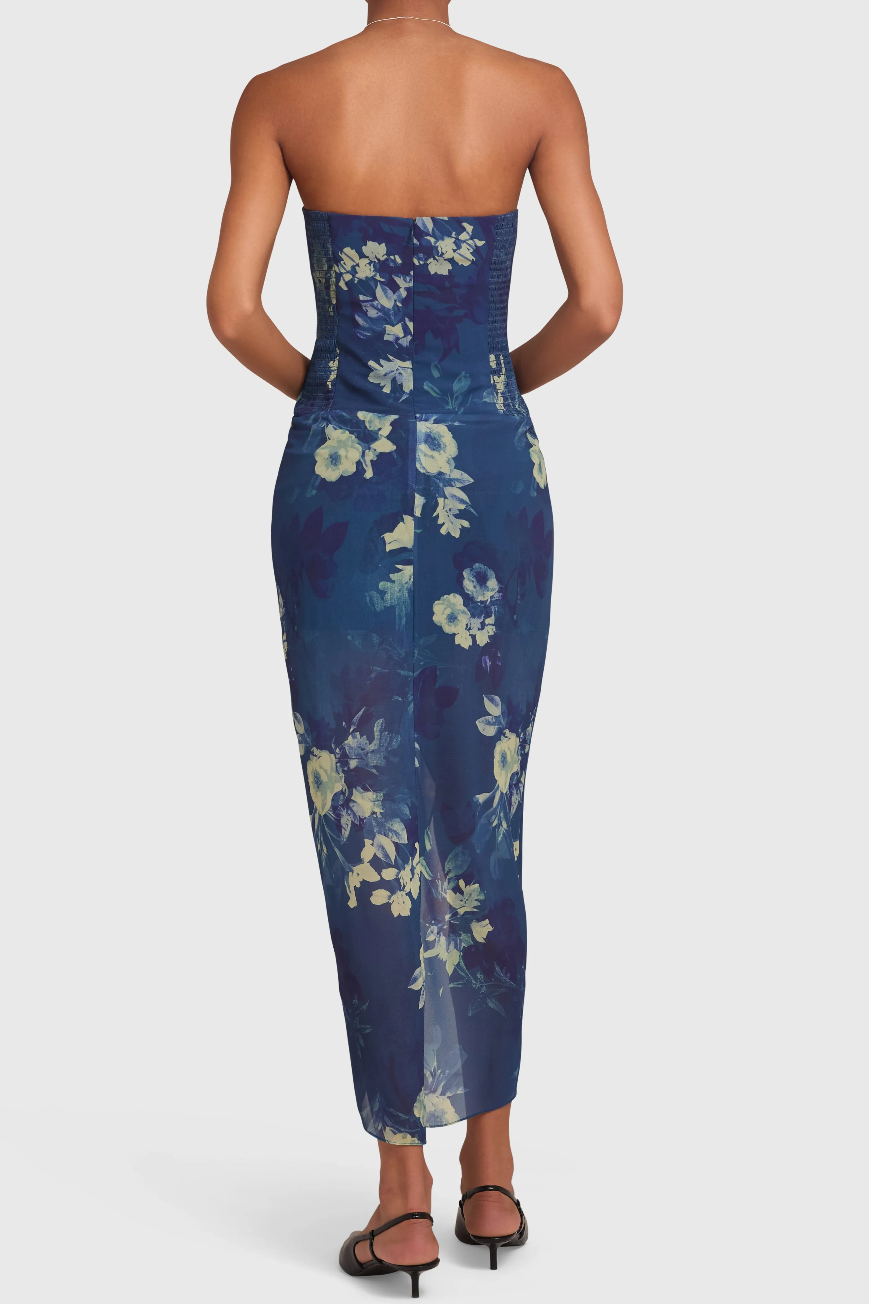 Vestito Elegante Amanda Uprichard - Lusso Primaverile con Motivi a Fiore di Loto e Scollo Vantaggioso