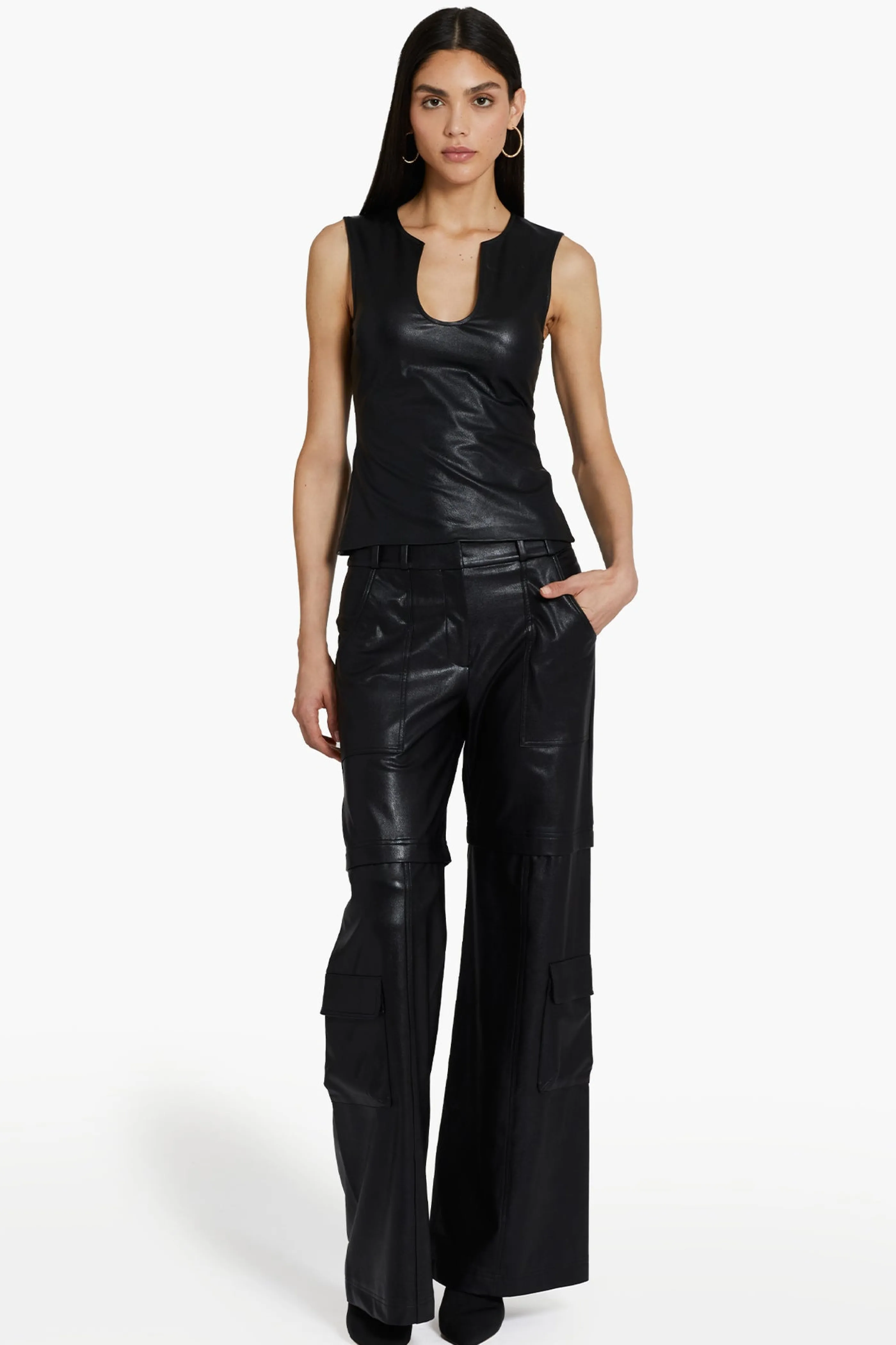 Lucas Pantaloni in Ecopelle con Tocchi Glamour - Design Amanda Uprichard | Dettagli Ultra-Moderni e Vestibilità Premium per Stile Audace