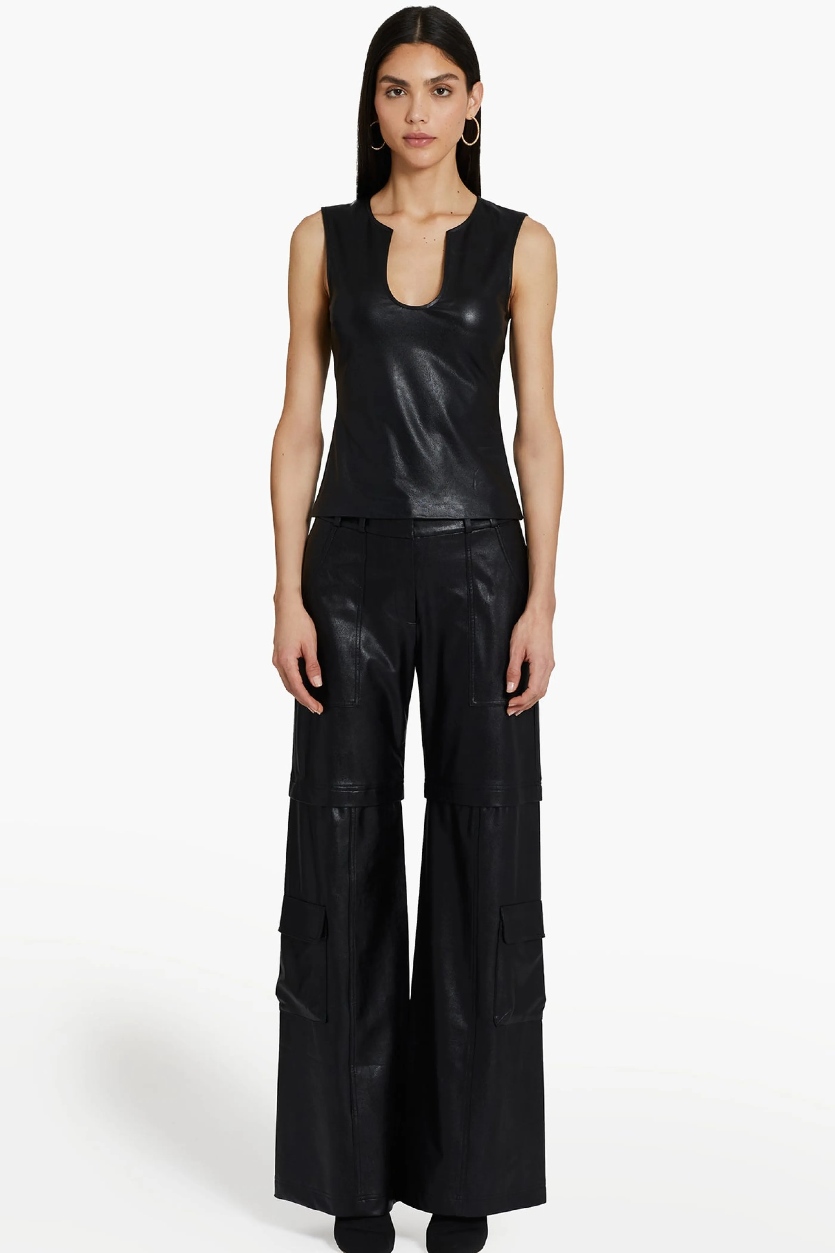 Lucas Pantaloni in Ecopelle con Tocchi Glamour - Design Amanda Uprichard | Dettagli Ultra-Moderni e Vestibilità Premium per Stile Audace