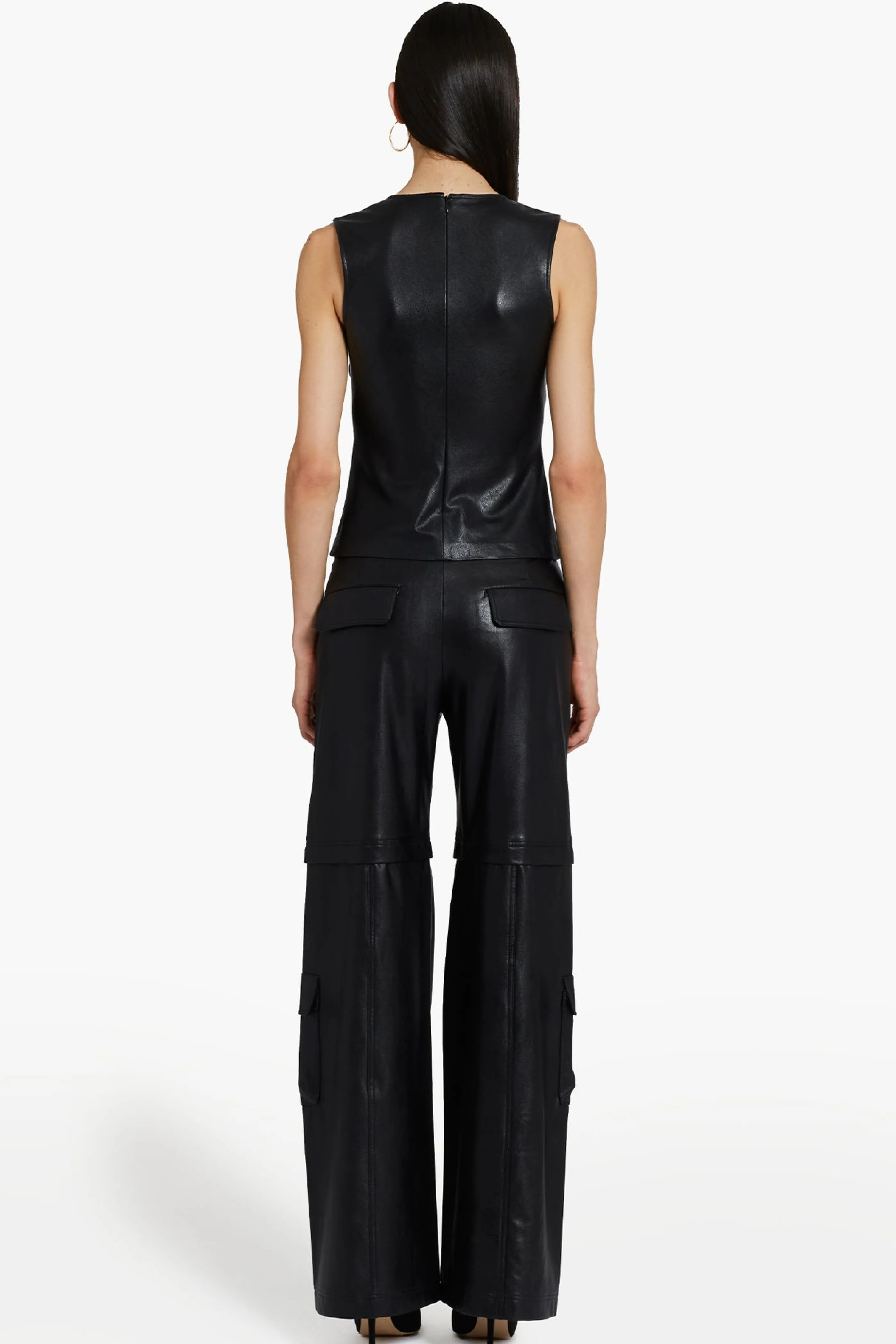 Lucas Pantaloni in Ecopelle con Tocchi Glamour - Design Amanda Uprichard | Dettagli Ultra-Moderni e Vestibilità Premium per Stile Audace