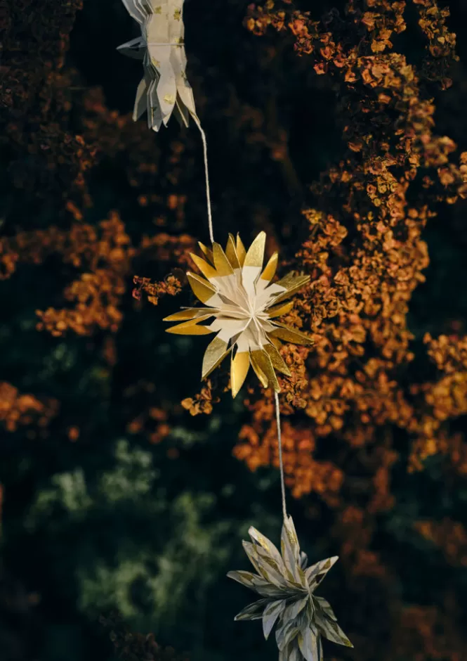 Ghirlandina Originale in Carta Lokta Artigianale - Decorazioni Natalizie Eco-Friendly per Alberi e Ambienti, Ideale per Atmosfere Festose