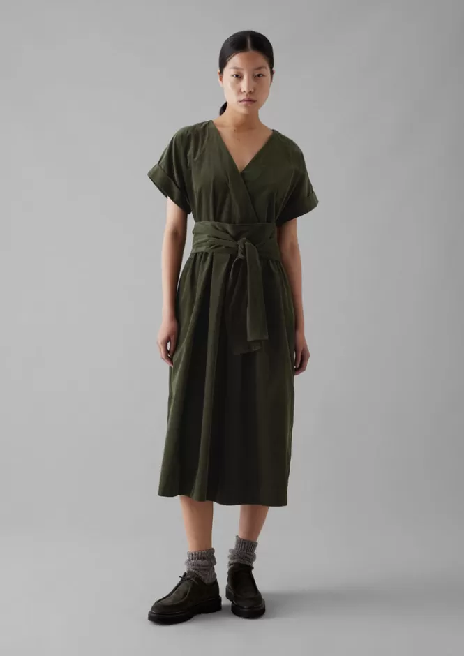 Abito donna in needlecord biologico con chiusura avvolgente - Vestito casual sostenibile con dettagli artigianali