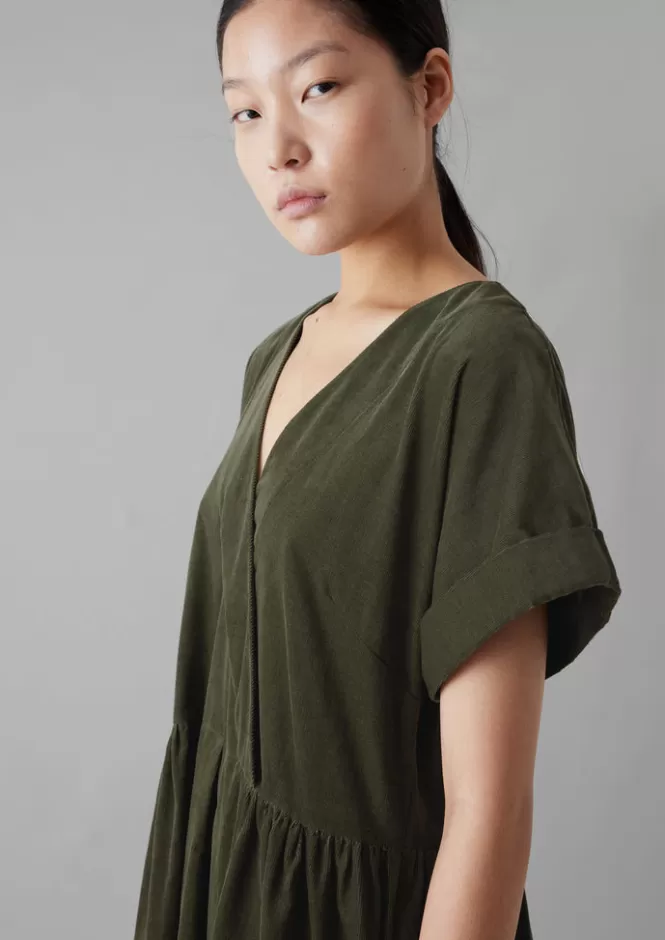 Abito donna in needlecord biologico con chiusura avvolgente - Vestito casual sostenibile con dettagli artigianali