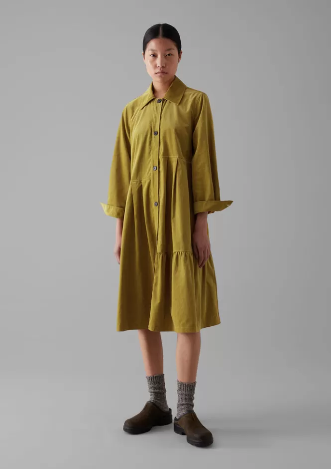 Elegante abito in cordellino biologico con dettagli a pannelli - Modello casual chic per donna con comfort sostenibile