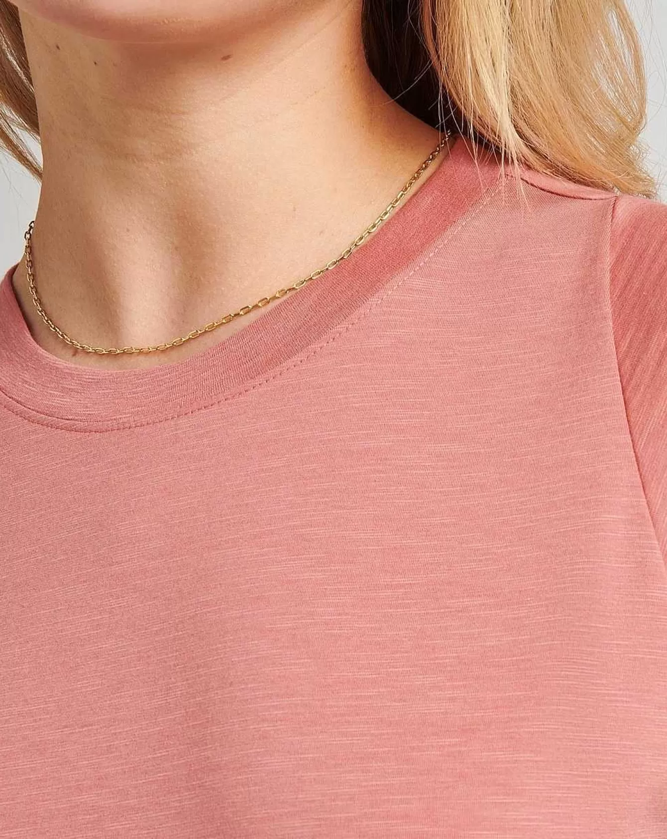 Magliette Stagionali Premium - Offerte Imperdibili su T-Shirt e Top Comodi