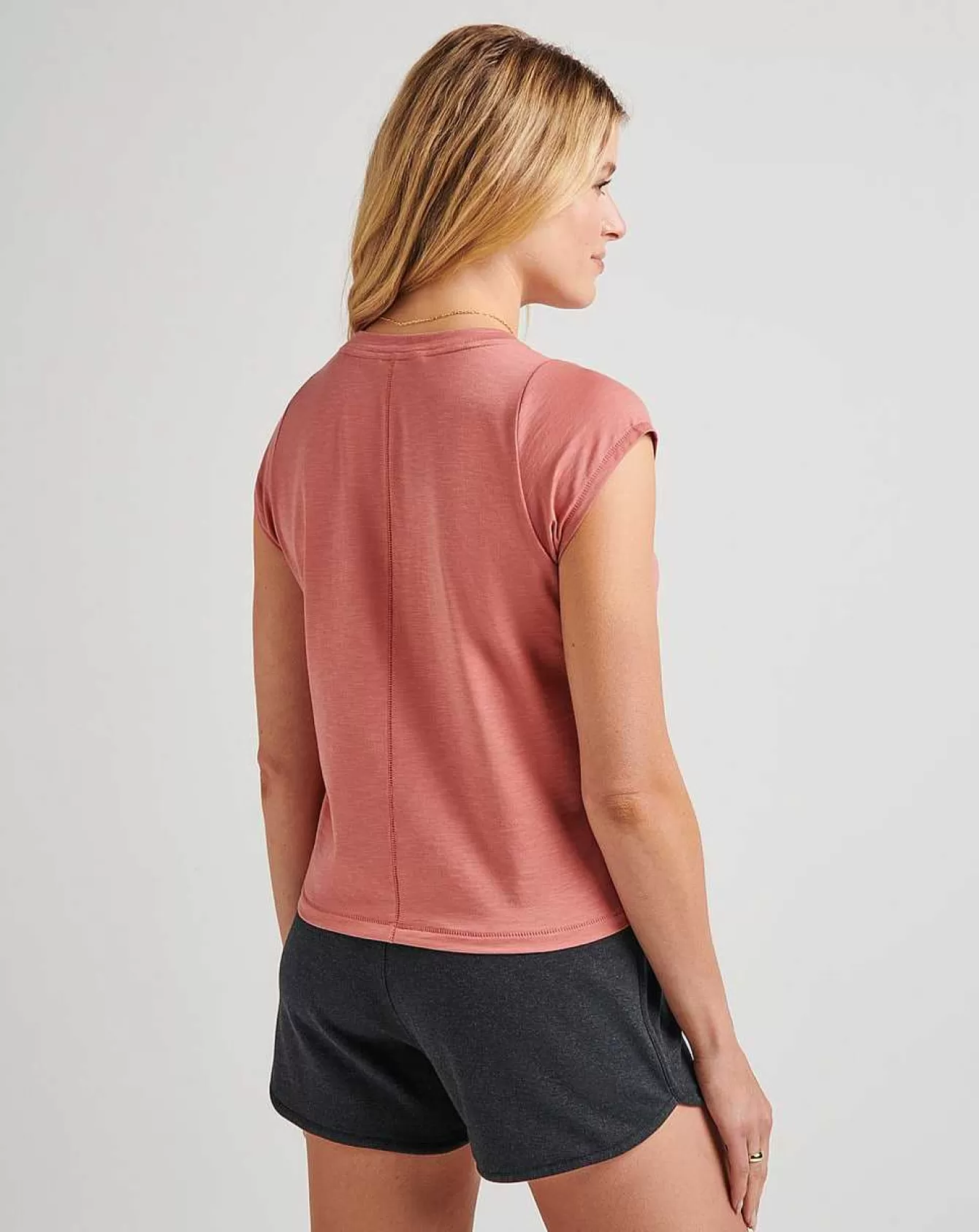Magliette Stagionali Premium - Offerte Imperdibili su T-Shirt e Top Comodi