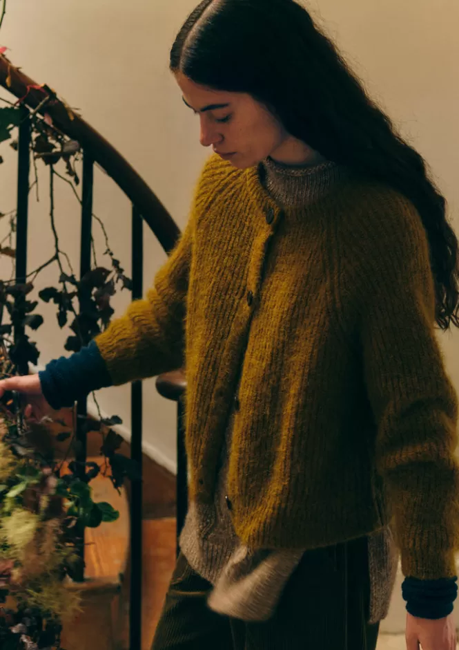Novità in maglieria: cardigan donna in misto mohair e cashmere con texture a coste - morbido capo autunnale con filati pregiati