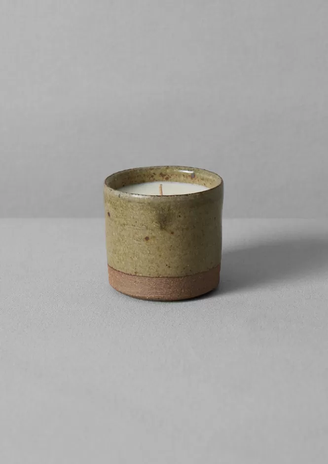 Candele Profumate con Rosa e Geranio - Set Completo con Portacandele Elegante a Prezzo Conveniente  
Delicata Essenza Floreale per Casa e Relax - Candele Artigianali con Note di Geranio e Petali di Rosa  
Perfette per Atmosfere Relax e Aromaterapia - Con Portacandele Coordinato a Design Minimalista