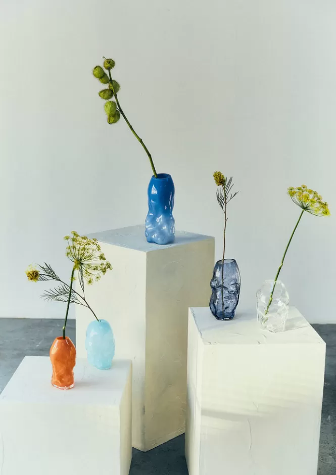 Vaso artistico in vetro trasparente con struttura a membrana - Oggetto decorativo moderno per interni firmato Rosie Stonham