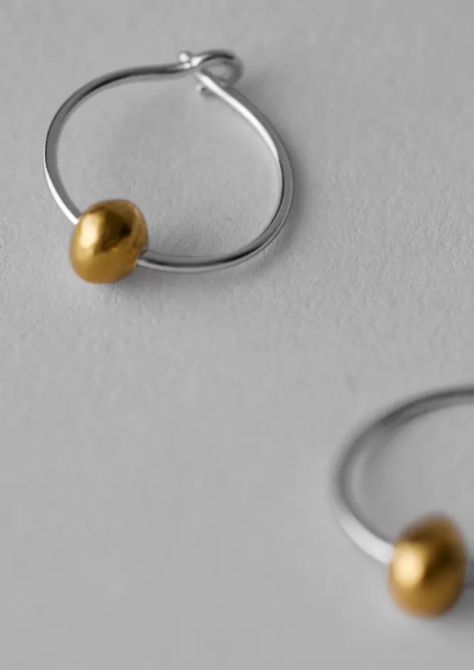 Orecchini Eleganti a Cerchio con Grani Sally Lacock - Gioielli Moderni per Donna con Design Femminile