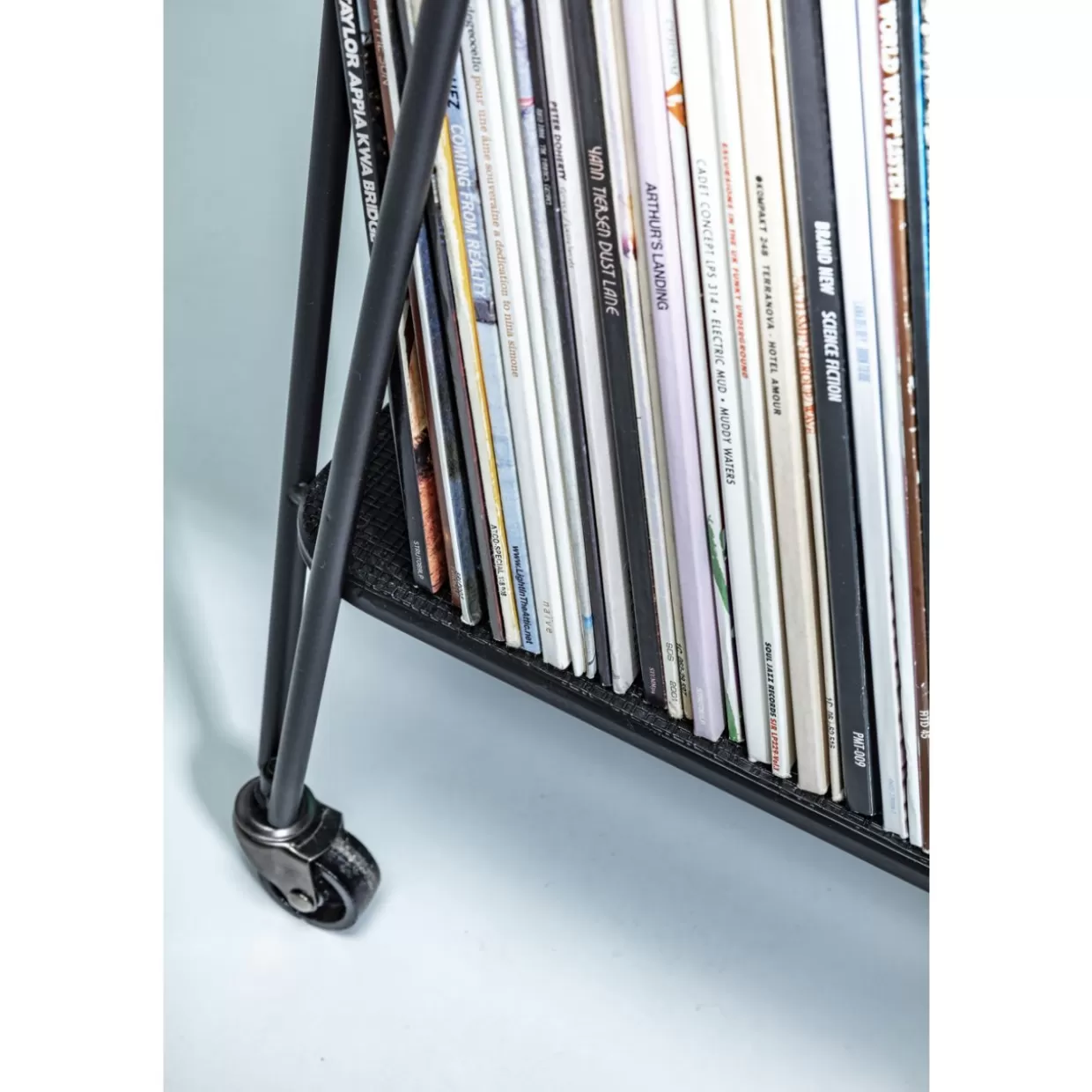 KARE Design - Tavoli Moderni e Carrello da Servizio con Griglia Metallica Elegante