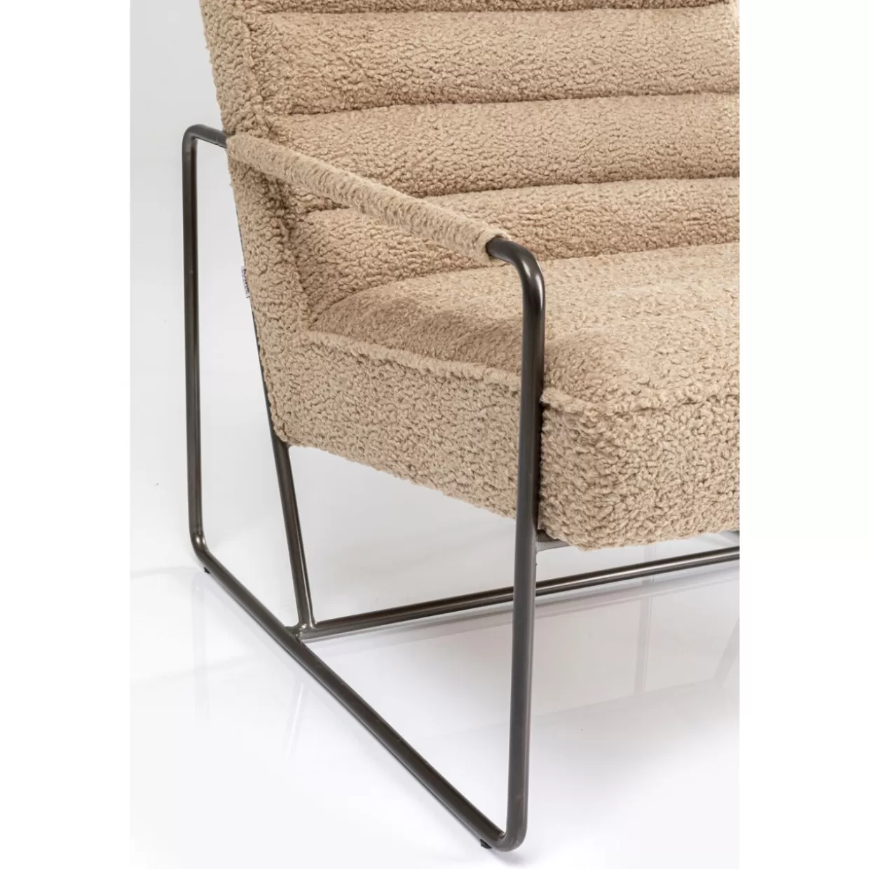 Poltrona Figero in Ecopelle Sabbia - Design Contemporaneo con Supporto Lombare | KARE Collection 

，。
