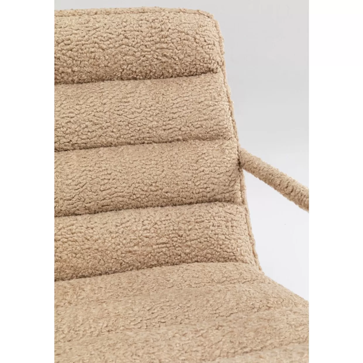 Poltrona Figero in Ecopelle Sabbia - Design Contemporaneo con Supporto Lombare | KARE Collection 

，。