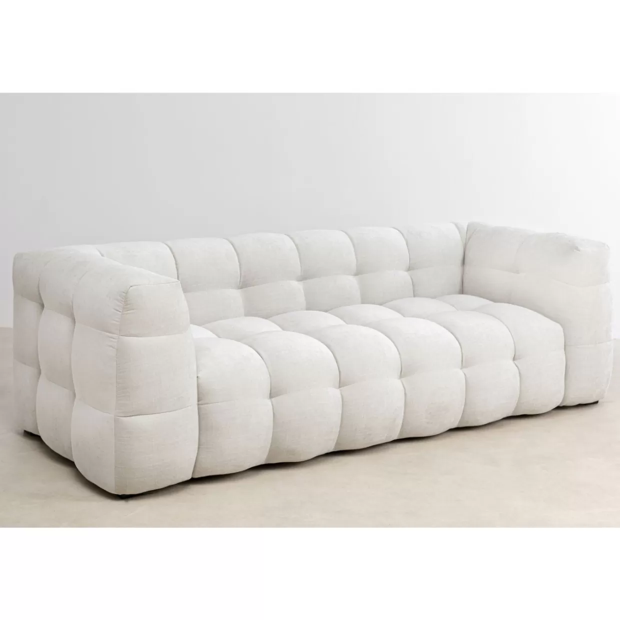 Divano Elegante Salamanca 3 Posti in Tonalità Crema · Design Contemporaneo KARE · Confortevole per il tuo soggiorno · Larghezza 240 cm · Arredo Moderno per Salotto