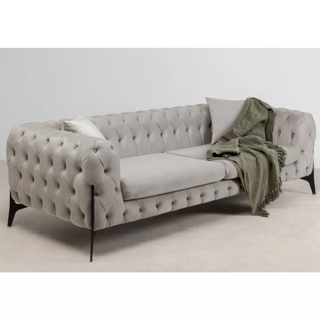 Divano Bellissima KARE Design | 3 posti in tessuto fumo 240 cm, struttura stabile e design contemporaneo per salotti eleganti