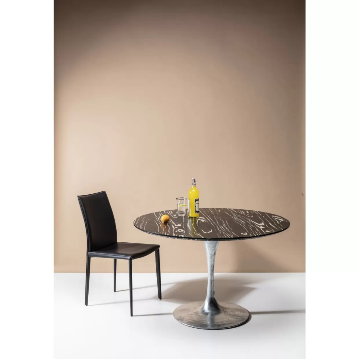 KARE Design | Sedia Milano Nero - Design Moderno e Confortevole per Arredamento Contemporaneo